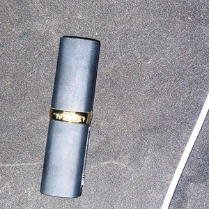 this is a red l'oréal lip stick